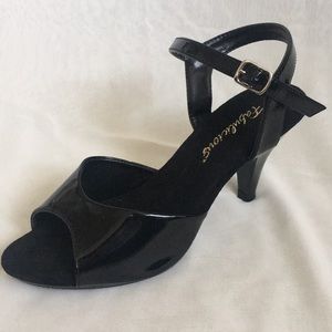 *PRICE FIRM* Fabulicious black strappy sandals